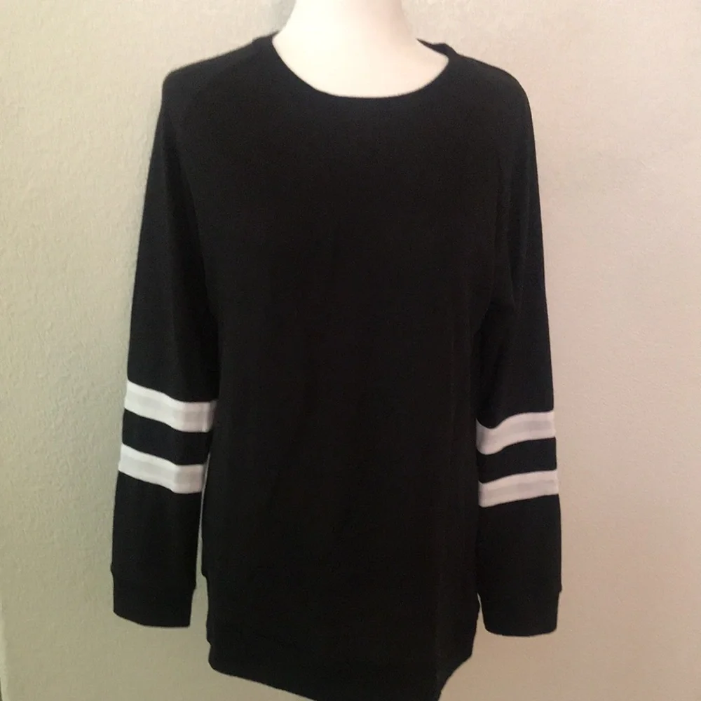 Essential R-Neck Sweater  Size M - Picture 2 of 5